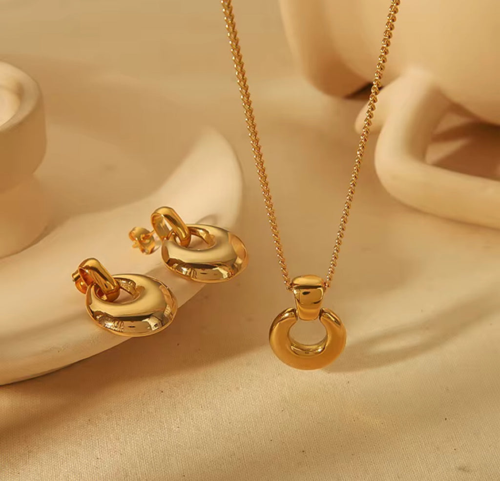 Marigold Necklace 18k Gold Floral Pendant UK – Akai G Jewels