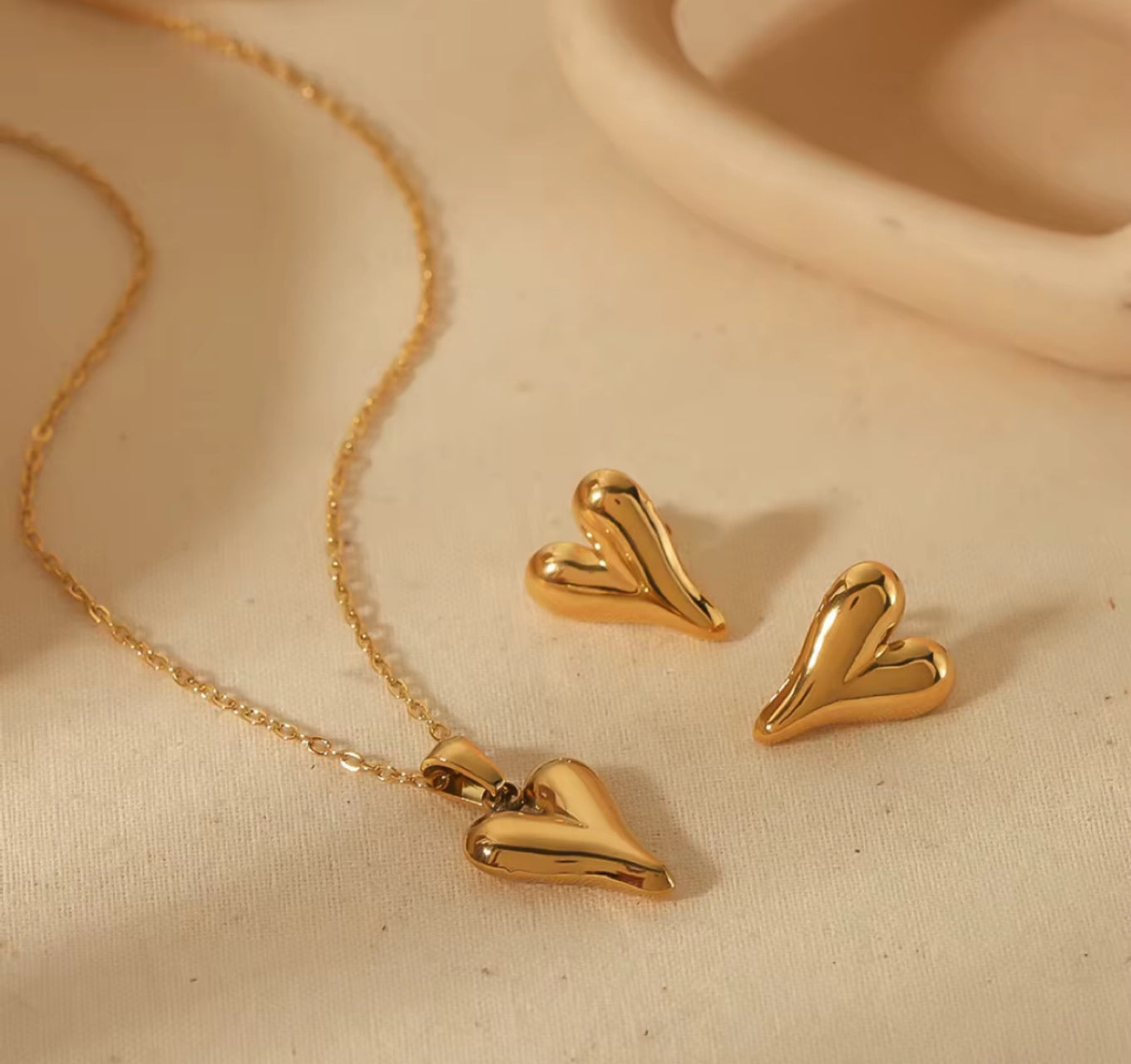 Camellia Necklace 18k Gold Floral Pendant UK – Akai G Jewels